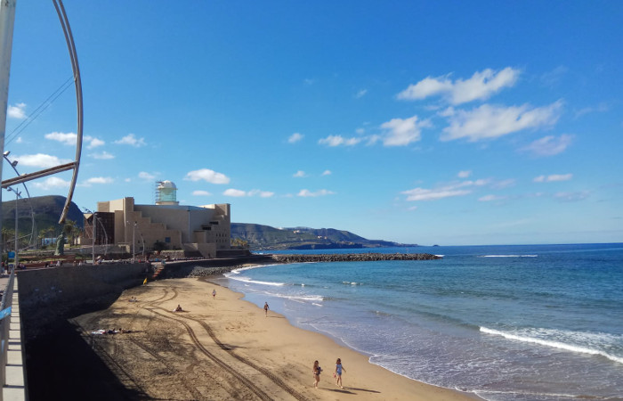 Playa de Las Canteras, la mejor playa que ver en Las Palmas de Gran Canaria