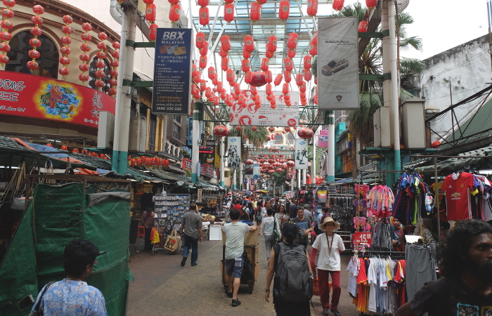 Una calle comercial en el barrio de Chinatown, Kuala Lumpur