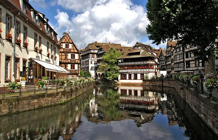 Le Petit France en Estrasburgo (Alsacia, Francia)