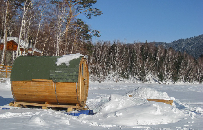 Sauna en mitad de la nieve en Finlandia