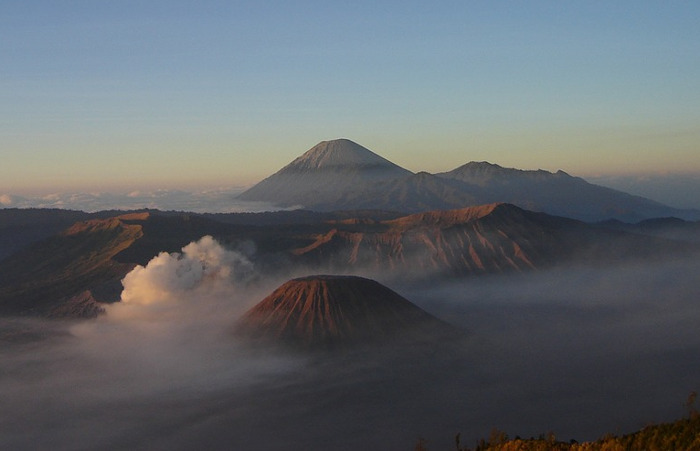 Amanecer en el monte Bromo en Java, Indonesia