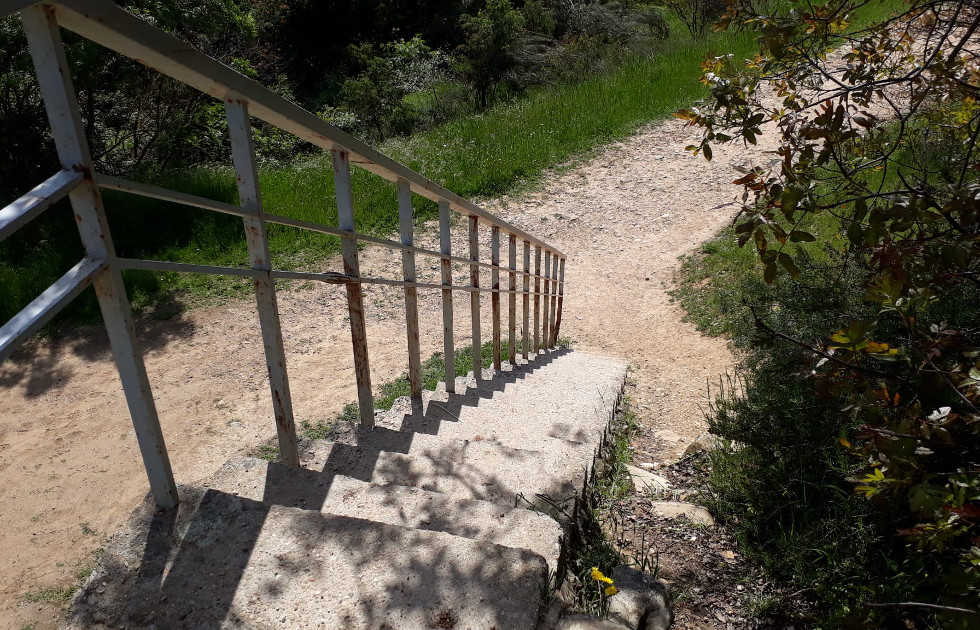 Escalera en la ruta de la Cascada del Hervidero (San Agustín de Guadalix, Madrid)