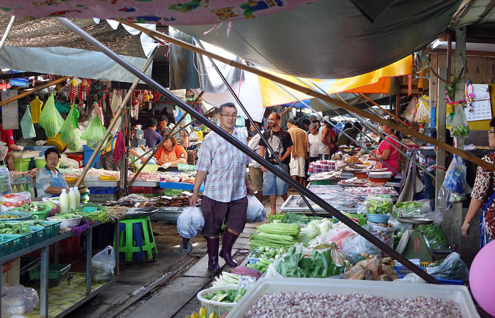 Tiendas del mercado de Mae Klong (Bangkok)