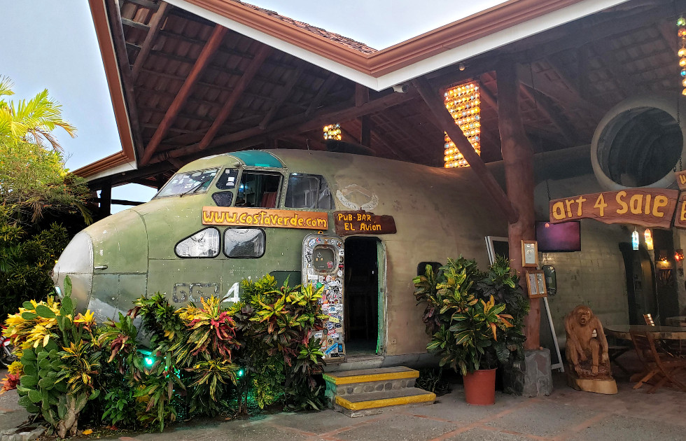 Bar Pub Avión (Quepos, Costa Rica)