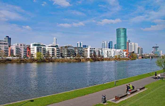 Río Meno en Frankfurt (Alemania)