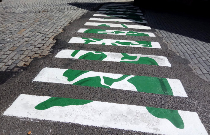 Paso de peatones de pimientos de Padrón (Galicia)