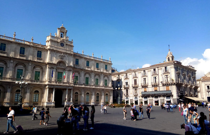 Plaza de la Universidad en Catania (Sicilia, Italia)