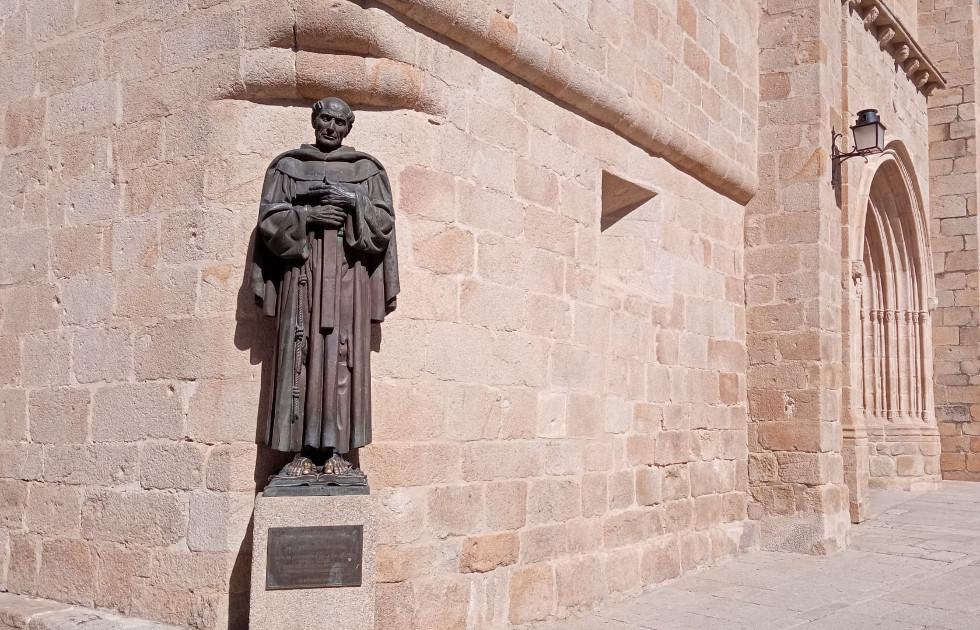 Estatua San Pedro de Alcántara (Cáceres, Extremadura)