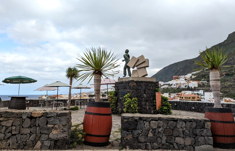 Monumento al emigrante en Garachico (Tenerife)