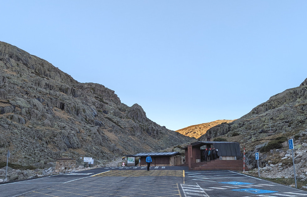 Zona emergencias y bar Plataforma Gredos