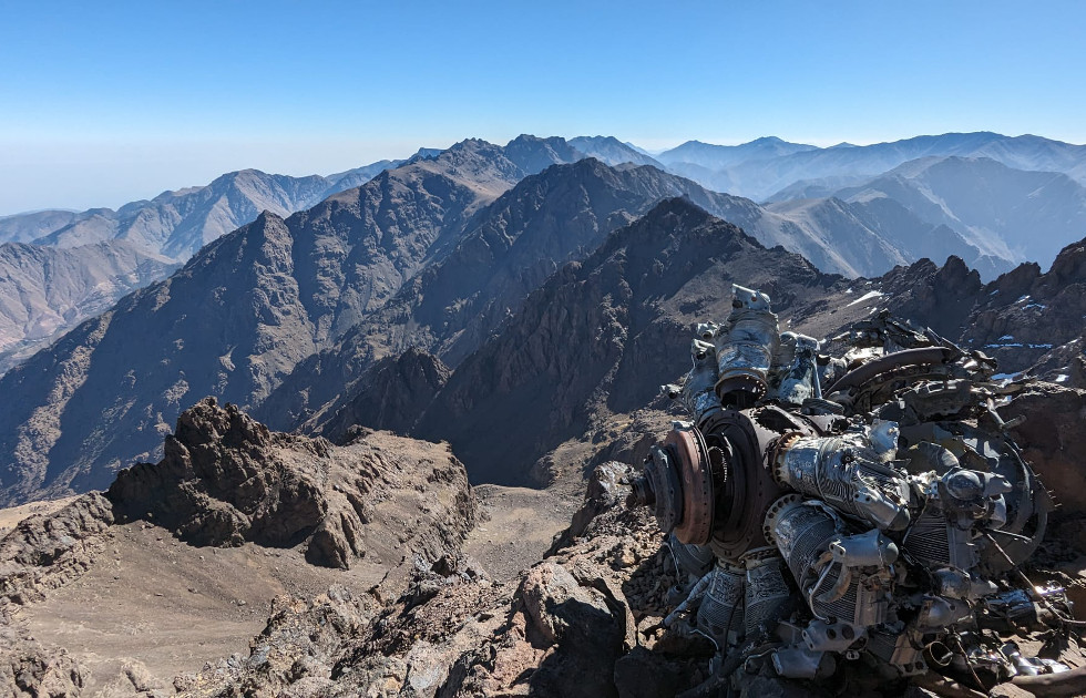 Motor en la cima del pico avión, Tibheirine