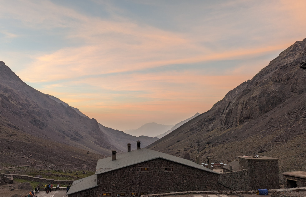 Atardecer desde el refugio Toubkal CAF y Mouflons