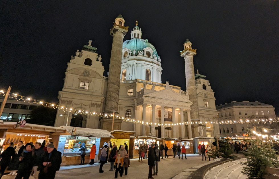 Iglesia San Carlos Borromeo, un lugar que ver en Viena